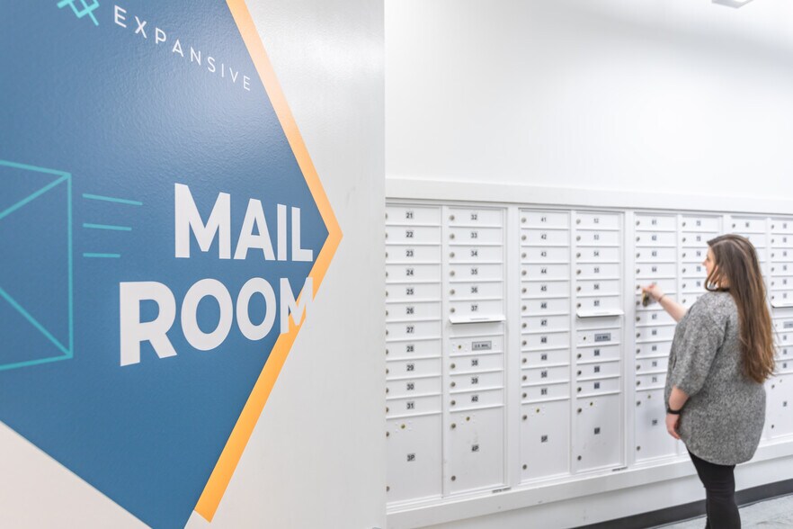 More Photos Of 501 Union St, Nashville Office For Lease