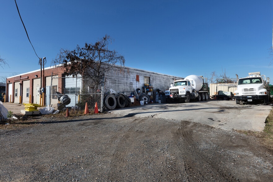 More Photos Of 4802-4806 Webster St, Bladensburg Warehouse For Lease