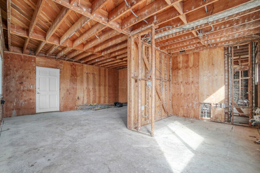 More Photos Of 16 38th Pl, Long Beach Apartments For Sale
