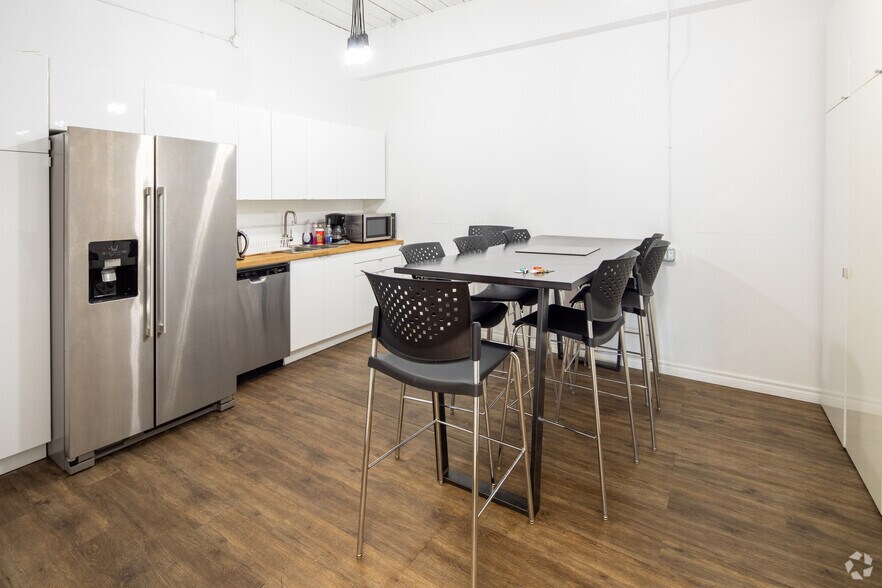 More Photos Of 639 Queen St W, Toronto Office For Lease