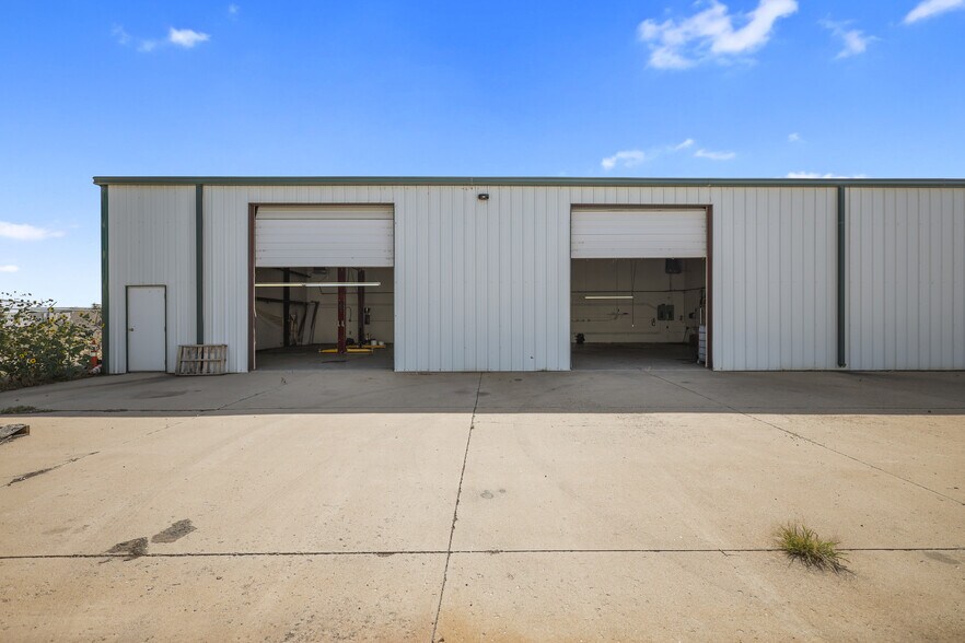 More Photos Of 854 Baseline Pl, Brighton Warehouse For Lease