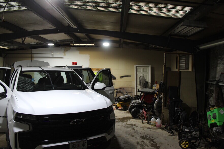 More Photos Of 1401 Black River Industrial Park Rd, Poplar Bluff Flex For Sale