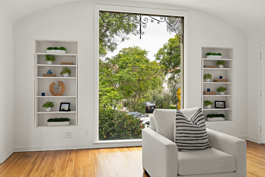 More Photos Of 1040 S Longwood Ave, Los Angeles Apartments For Sale