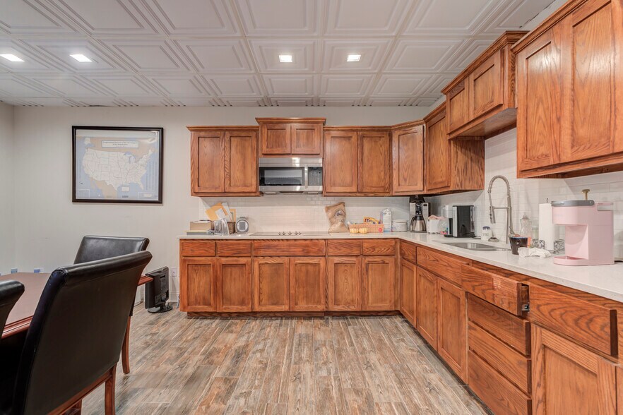 More Photos Of 1312 Texas Ave, Lubbock Office For Sale