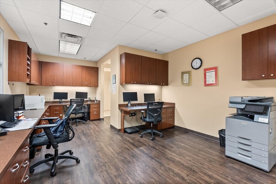 More Photos Of 1507 S Hiawassee Rd, Orlando Medical For Sale