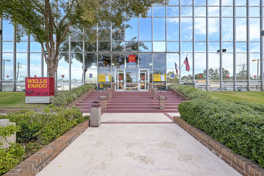 More Photos Of 5625 Cypress Creek Pky, Houston Office For Sale