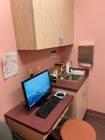 More Photos Of 1028 S 78th St, Tampa Medical For Sale
