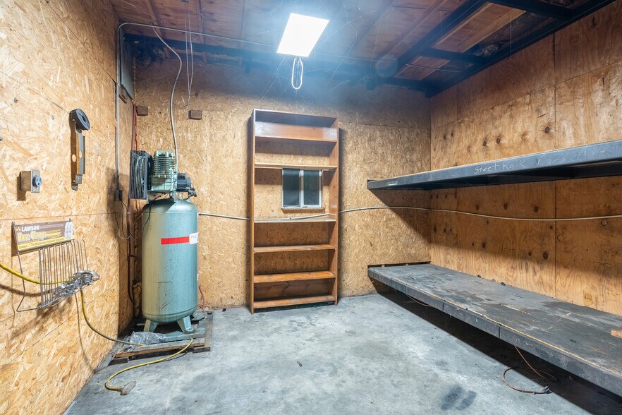 More Photos Of 405 S Pershing St, Energy Office For Sale