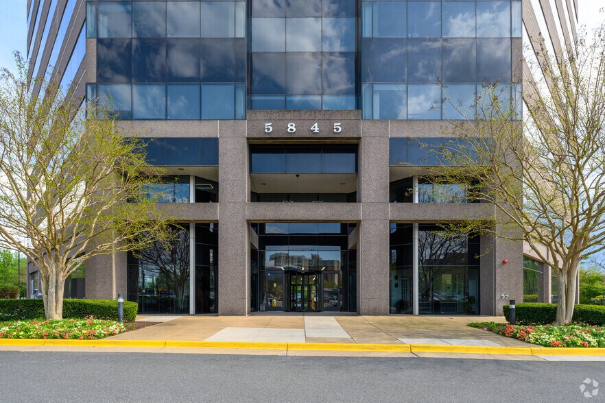 More Photos Of 5845 Richmond Hwy, Alexandria Office For Sale