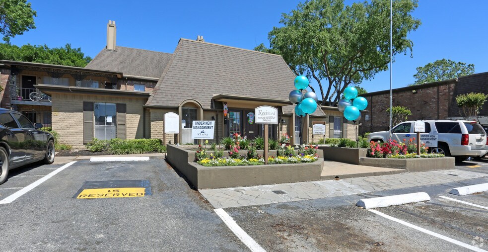 More Photos Of 10000 Hammerly Blvd, Houston Apartments For Sale