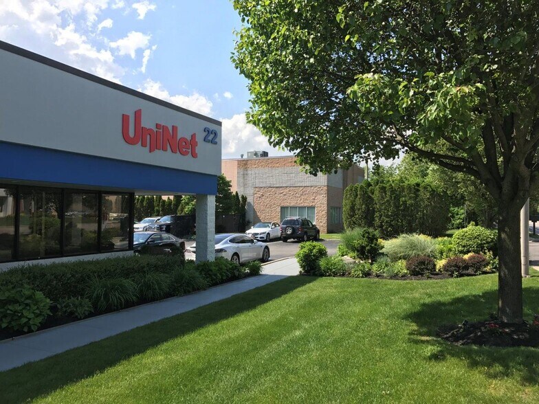 More Photos Of 22 Old Dock Rd, Yaphank Warehouse For Lease