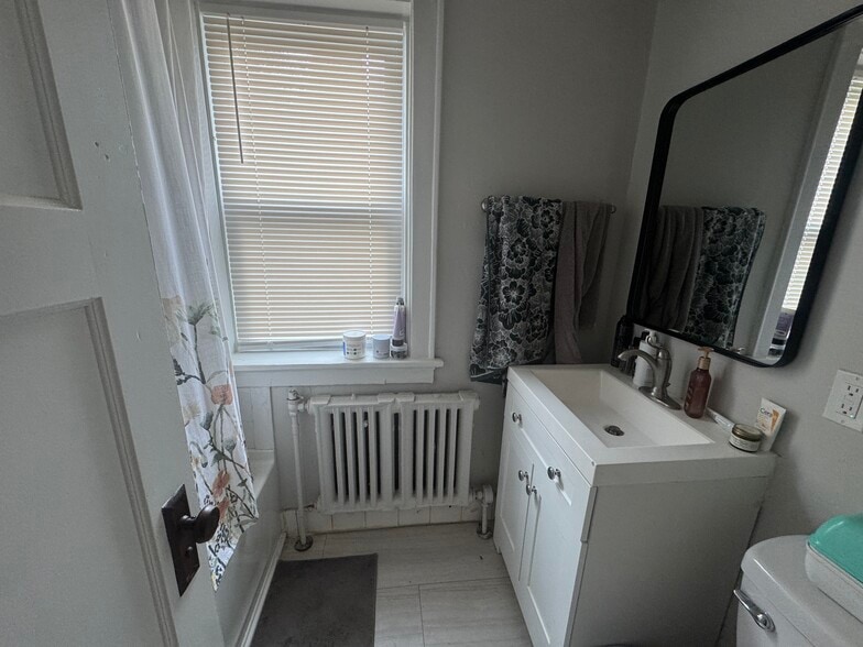 More Photos Of 1027 E Center St, Milwaukee Apartments For Sale