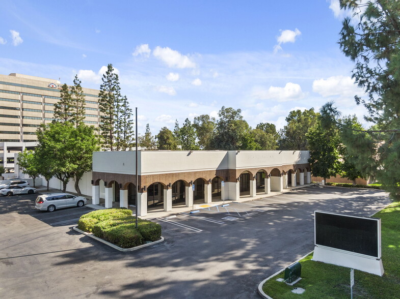 Primary Photo Of 21725 Erwin St, Woodland Hills Storefront Retail Office For Lease