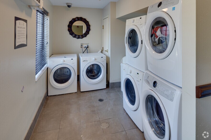 More Photos Of 300 W Romeo B Garrett Ave, Peoria Hotel For Sale