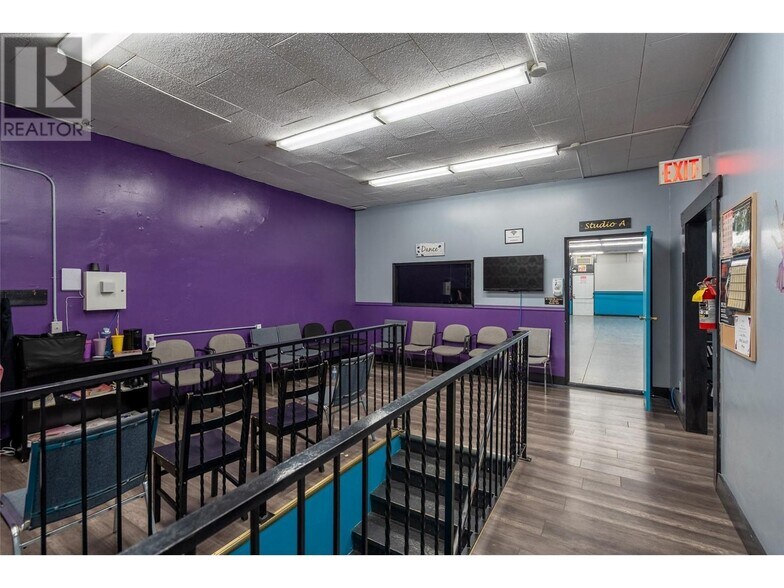 More Photos Of 1163 Cedar Av, Trail Storefront Retail Office For Sale