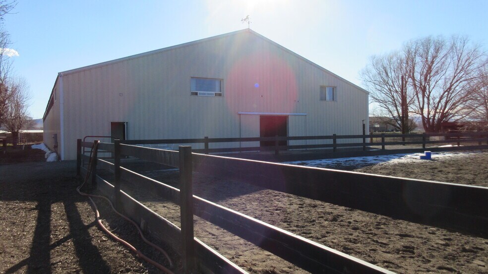 More Photos Of 1502 University Pky, Yakima Warehouse For Sale