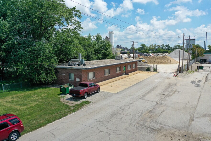 More Photos Of 2602 N Morgan St, Decatur Office For Sale