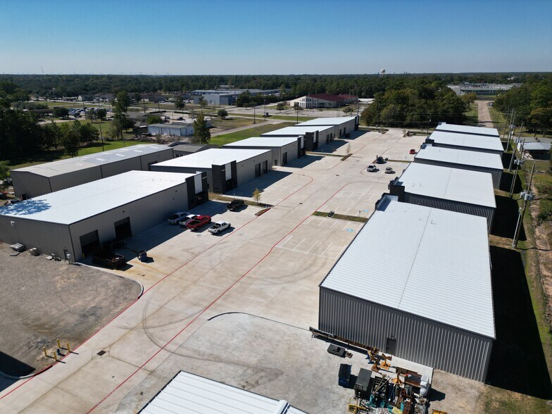 More Photos Of 2323 S Houston Ave, Humble Manufacturing For Sale