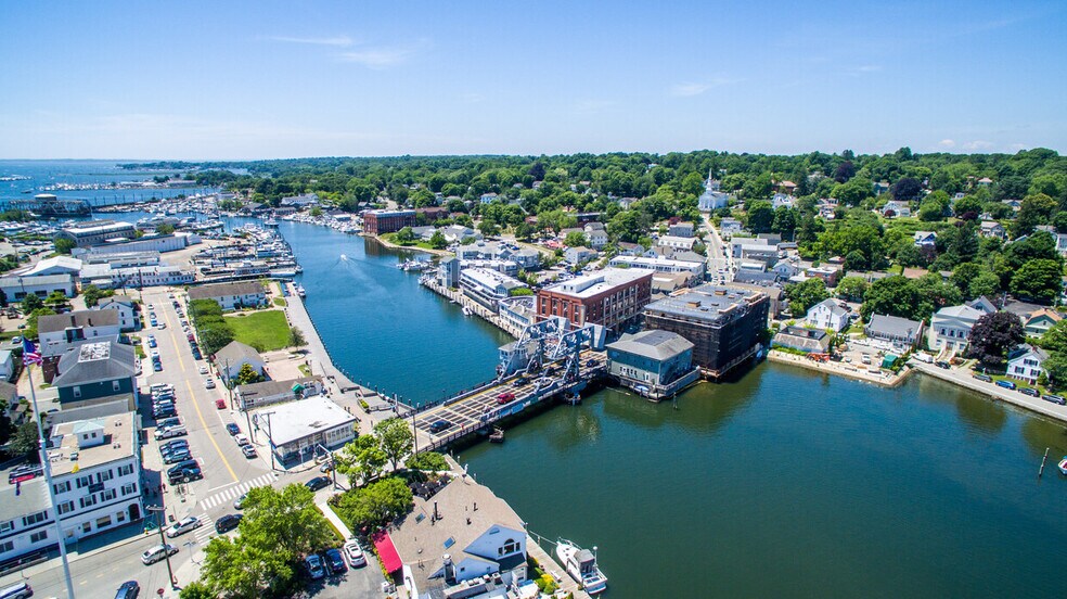 More Photos Of 16 Stonington Rd, Mystic Storefront For Sale