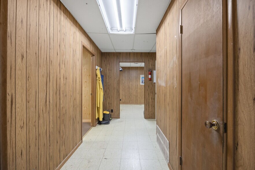 More Photos Of 1302 W US Highway 71, Savannah Industrial For Sale