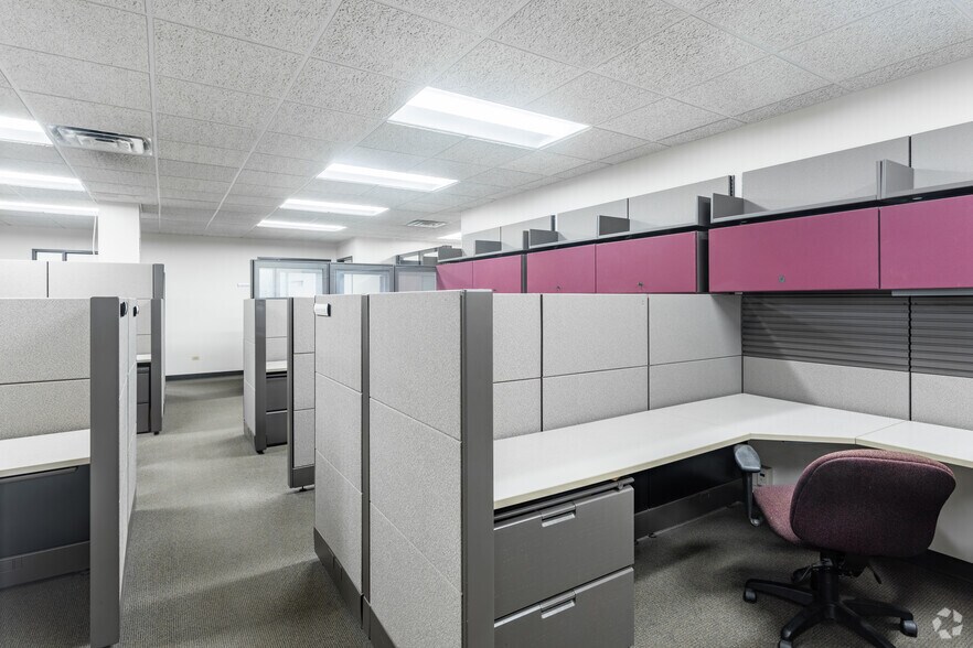 More Photos Of 625 N North Ct, Palatine Unknown For Lease