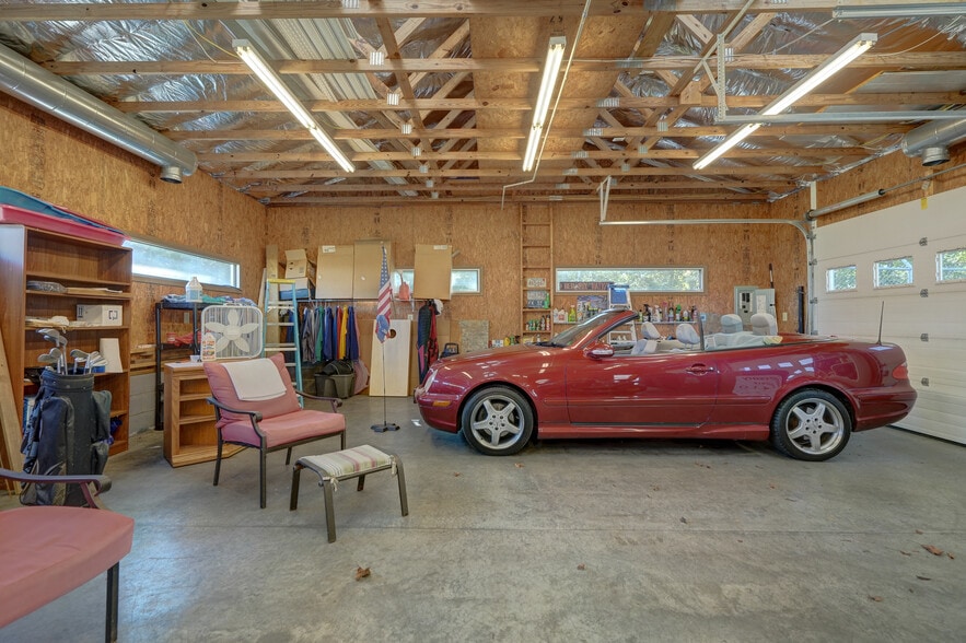 More Photos Of 2704 Lake Monticello Rd, Palmyra Parking Garage For Sale