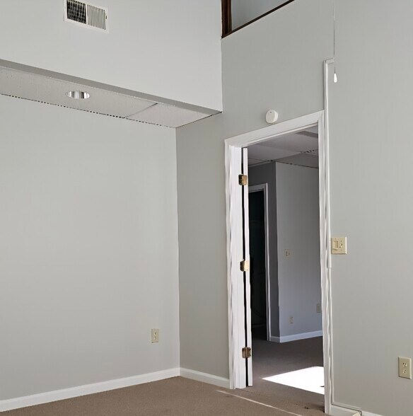 More Photos Of 1311 Jamestown Rd, Williamsburg Office For Sale