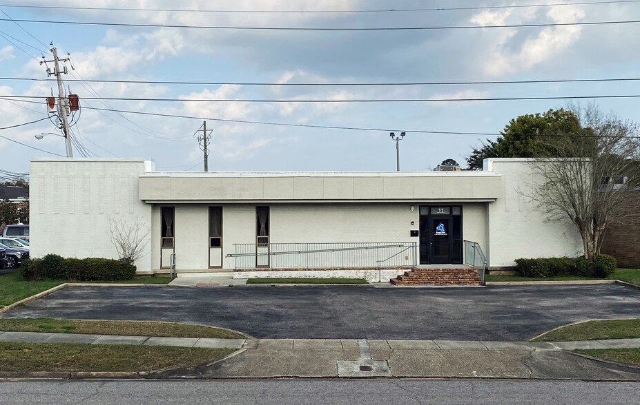 Primary Photo Of 11 Midtown Park E, Mobile Medical For Lease