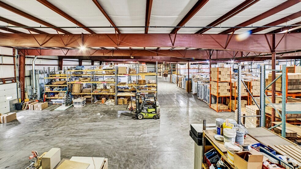 More Photos Of 961 N Main St, Mansfield Warehouse For Lease