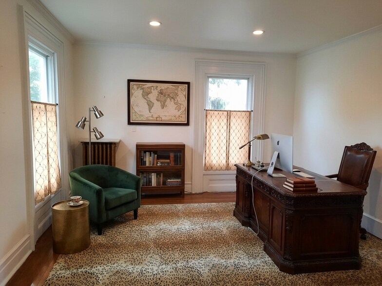 More Photos Of 206 Roanoke Ave, Riverhead Office For Lease