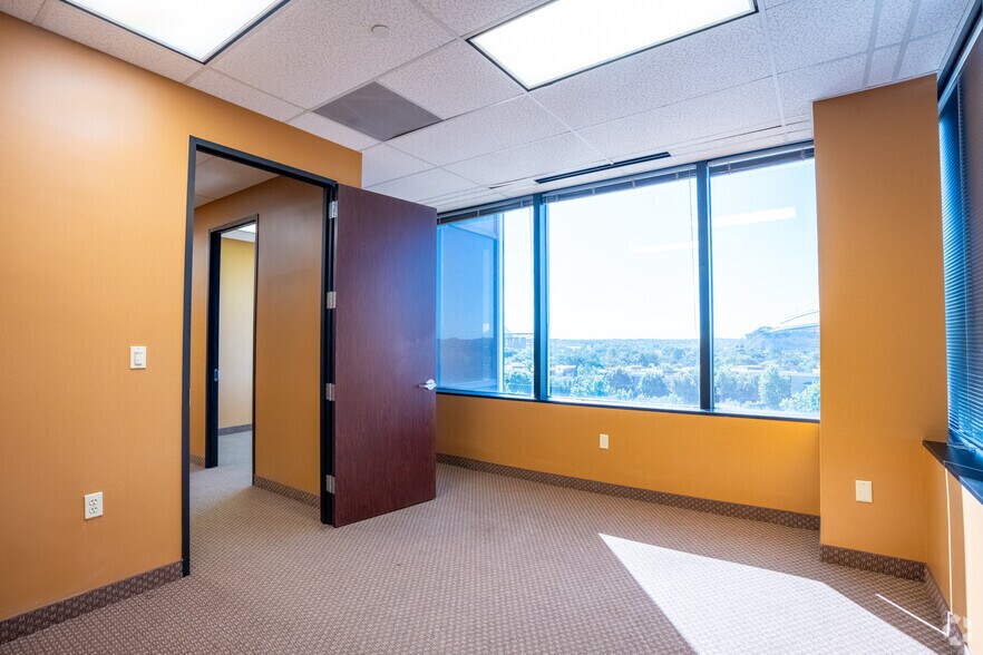 More Photos Of 1250 E Copeland Rd, Arlington Office For Lease