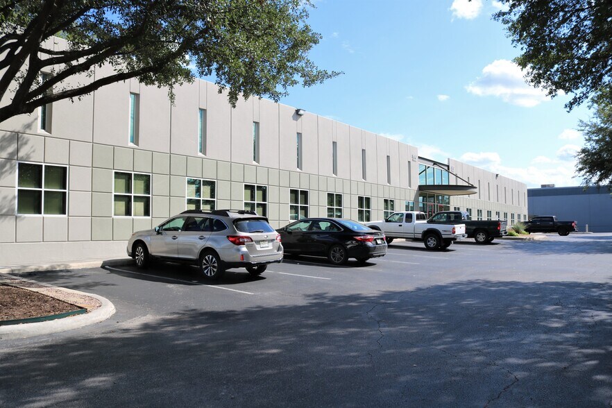 More Photos Of 990 Isom Rd, San Antonio Office For Lease