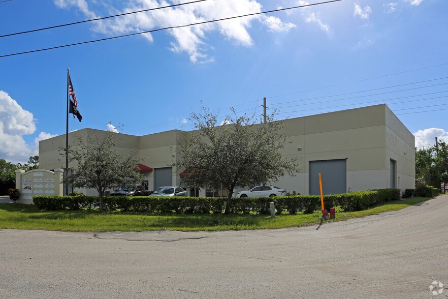 More Photos Of 12947-12959 SE Suzanne Dr, Hobe Sound Warehouse For Sale