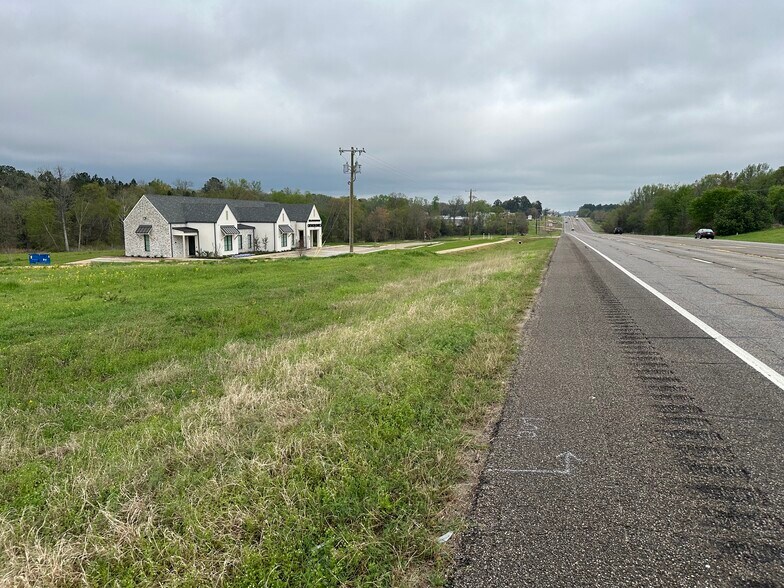 More Photos Of 1690 S. Main St., Lindale Land For Sale