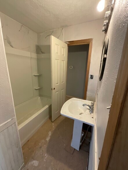 More Photos Of 609 Oak St, La Marque Warehouse For Sale