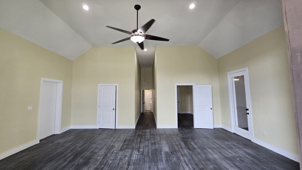 More Photos Of 17621 Stacey Ln, Lago Vista Lodge Meeting Hall For Lease