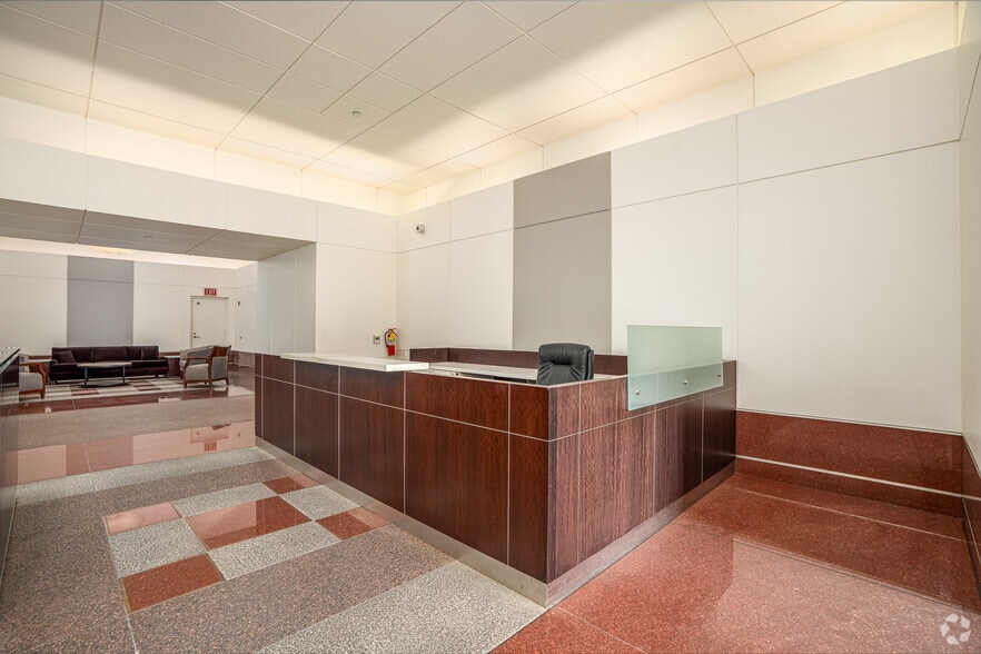 More Photos Of 525 N Brand Blvd, Glendale Office For Lease