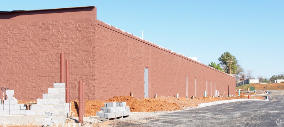 More Photos Of 11124 Kingston Pike, Knoxville Freestanding For Lease