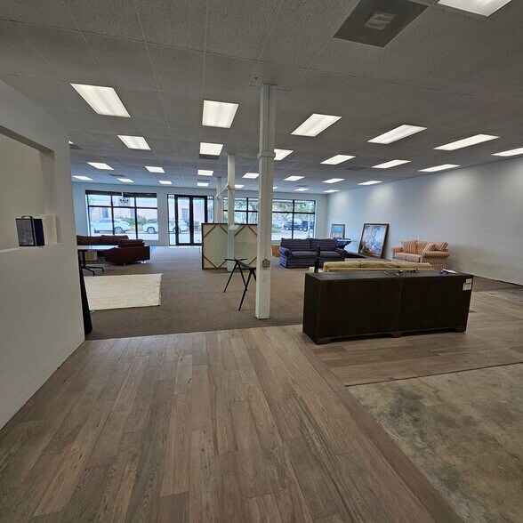 More Photos Of 2025 13th Ave, Vero Beach General Retail For Sale