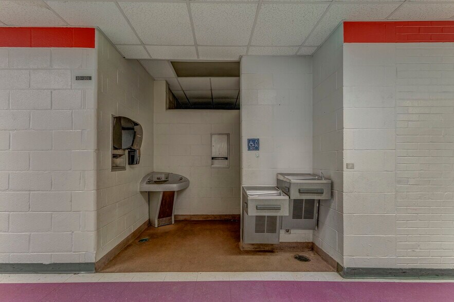 More Photos Of 13 Rome Rd SW, Cave Spring Office For Sale