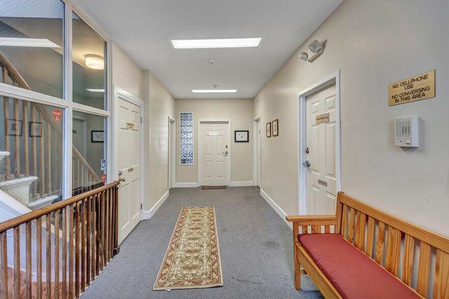 More Photos Of 32 Elm St, New Haven Office Residential For Lease