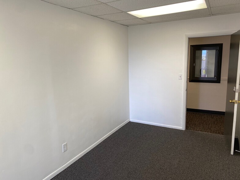 More Photos Of 1100 W Littleton Blvd, Littleton Loft Creative Space For Sale