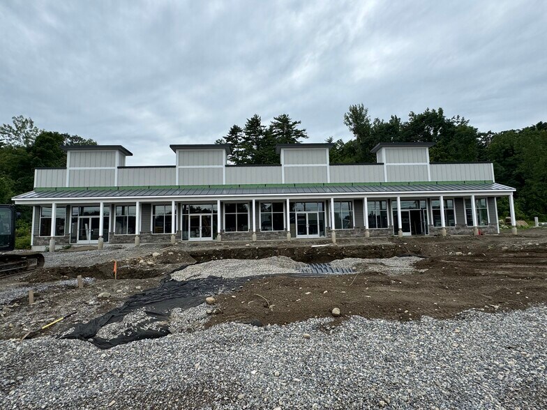 More Photos Of 1471 State Route 9, Lake George Freestanding For Lease