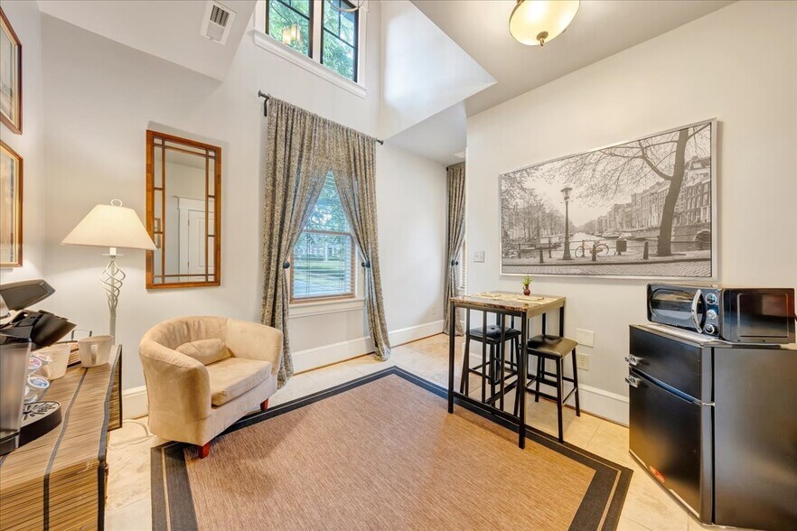 More Photos Of 1526 Franklin Rd SW, Roanoke Hospitality For Sale