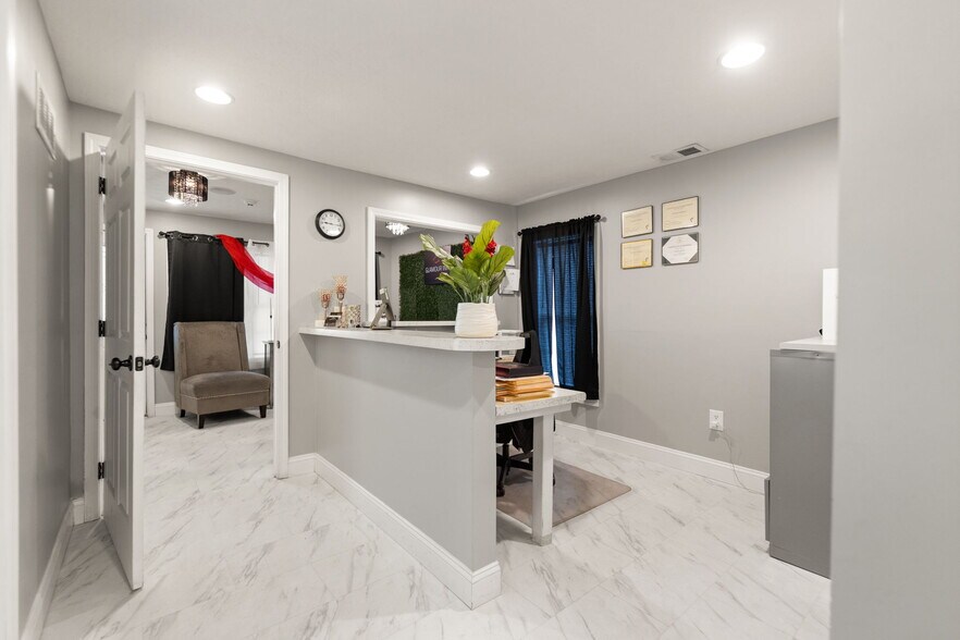 More Photos Of 4418 Main St, Clay City Flex For Sale