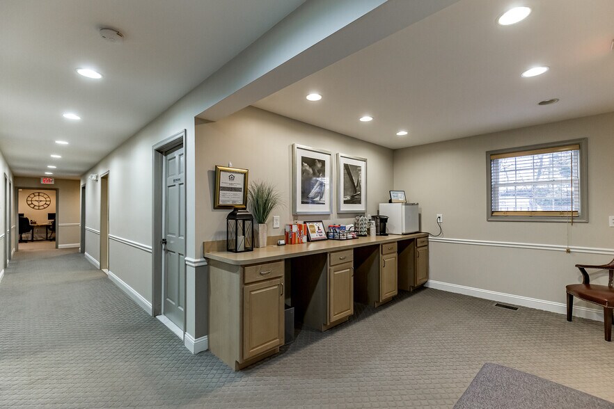 More Photos Of 10425 Southern Maryland Blvd, Dunkirk Medical For Lease