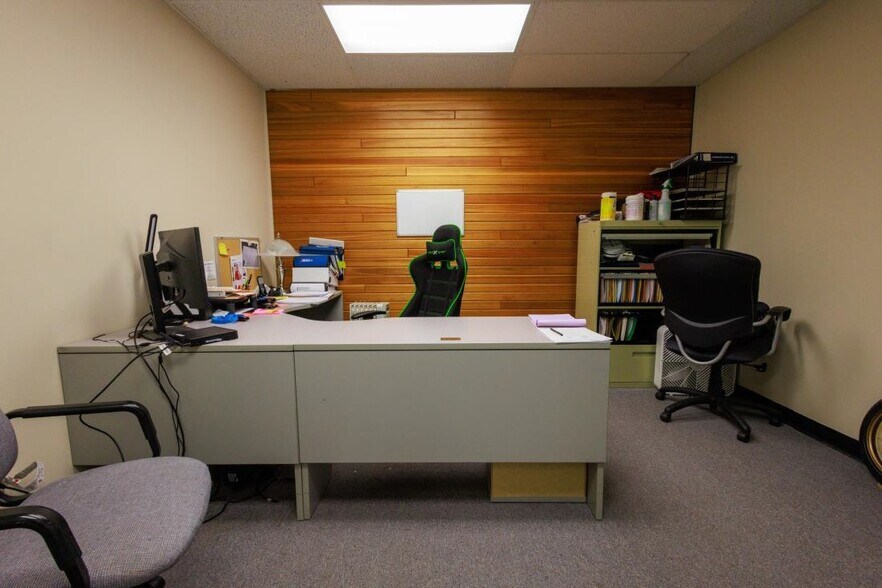 More Photos Of 1150 3rd Av, Prince George Storefront Retail Office For Sale