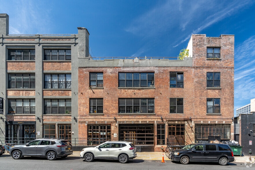 More Photos Of 36 Waverly Ave, Brooklyn Showroom For Lease