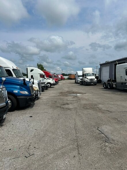 More Photos Of 3025 East End Ave, South Chicago Heights Truck Terminal For Sale