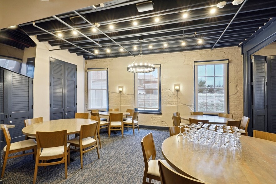 More Photos Of 534 Saint Louis St, New Orleans Restaurant For Lease